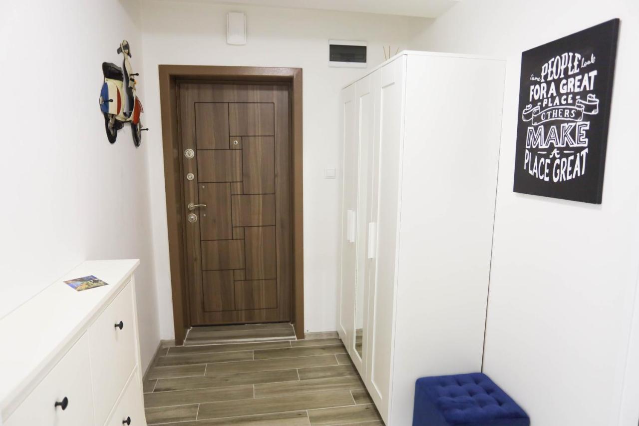 White Central Apartment Varna Exterior photo